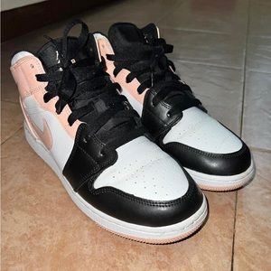 nike air jordan 1 mid in crimson tint - size 7Y / women’s 8.5-9